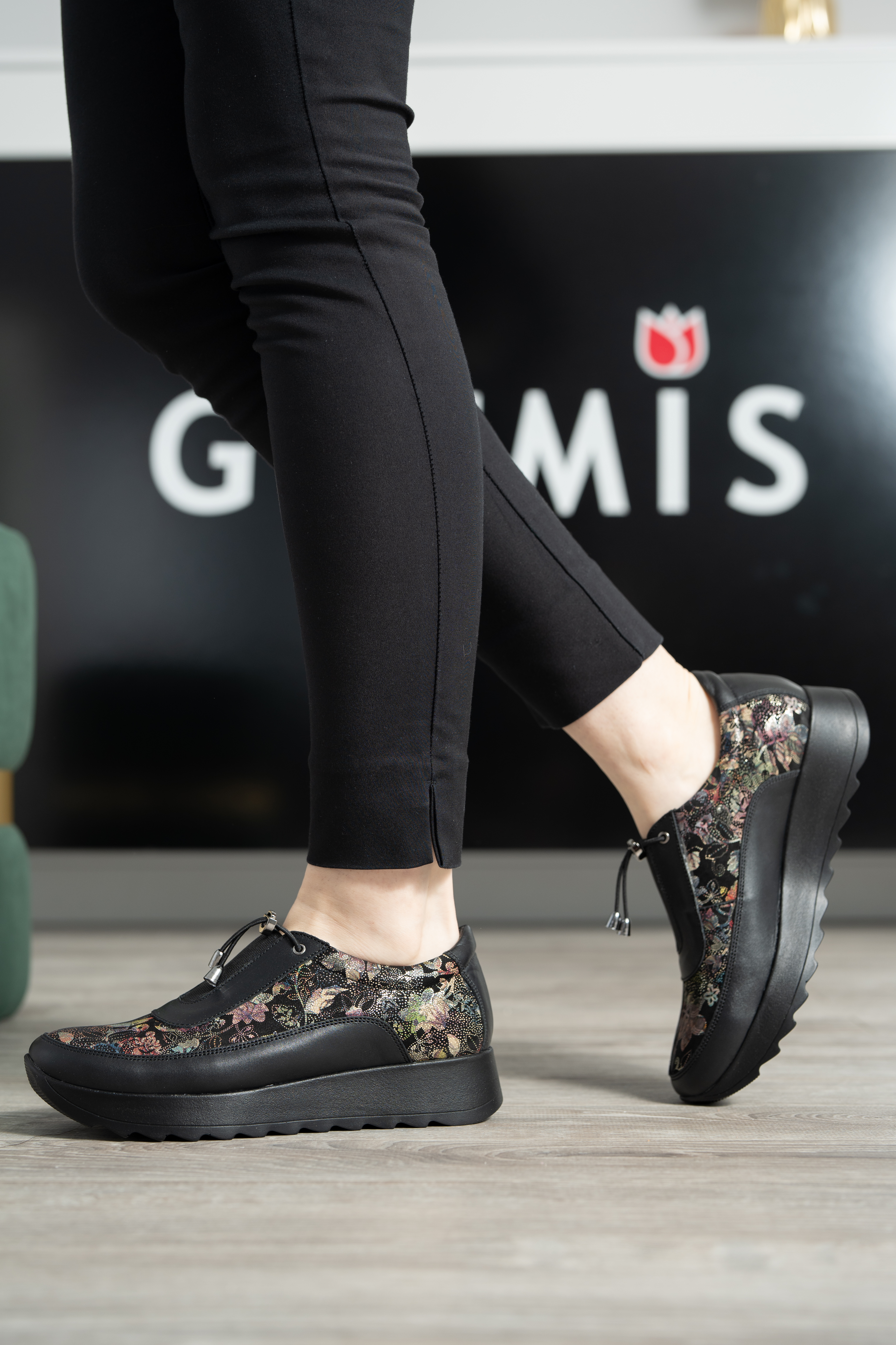 Pantofi casual dama, Glemis, piele naturala - Model: AN-1400, Culoare: Negru Floral, Marime: 38 (24.4 cm)
