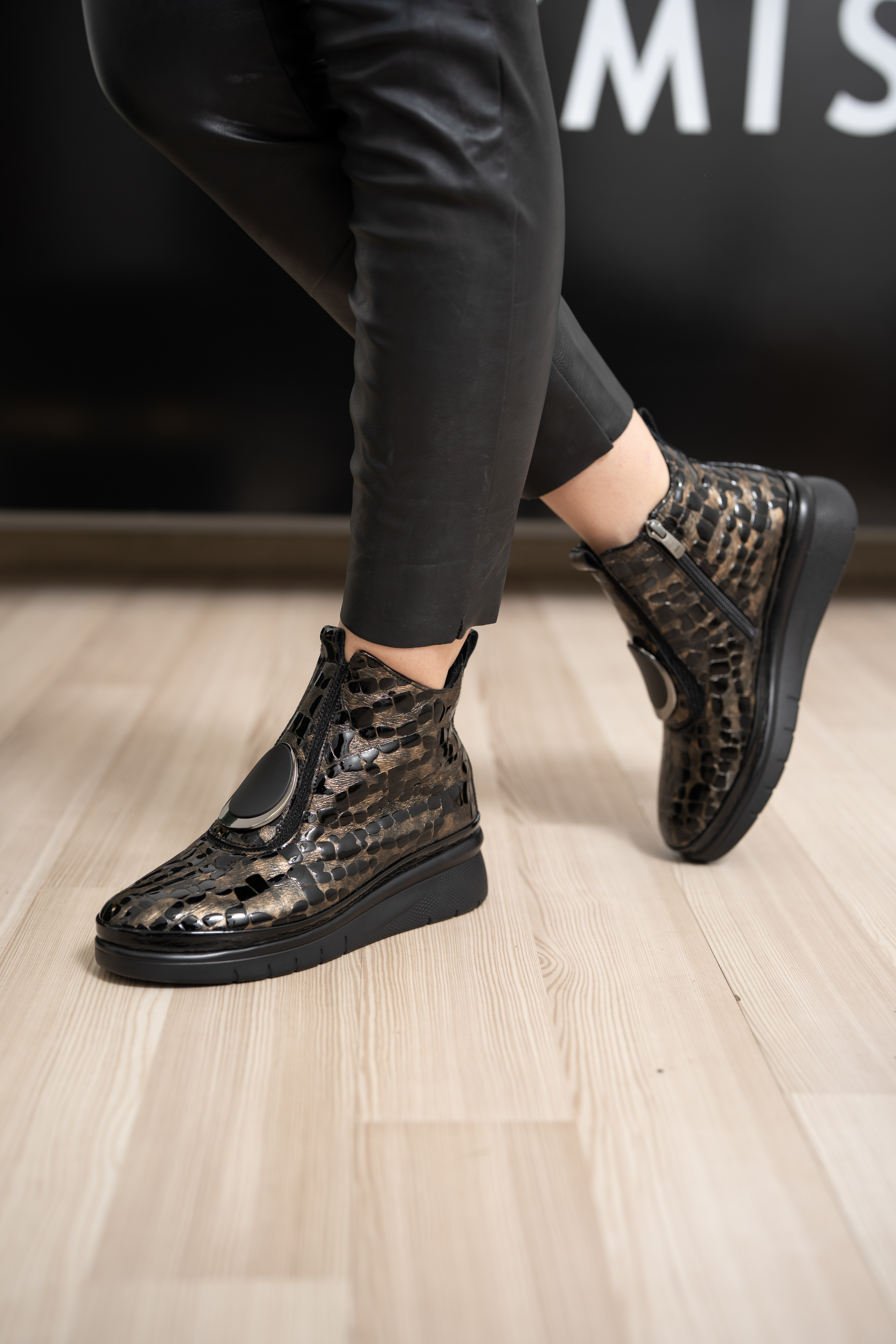 Ghete dama, Glemis, piele naturala - Cod: AS-2508, Culoare: Negru Auriu Lac, Marime: 40 (26.2 cm)