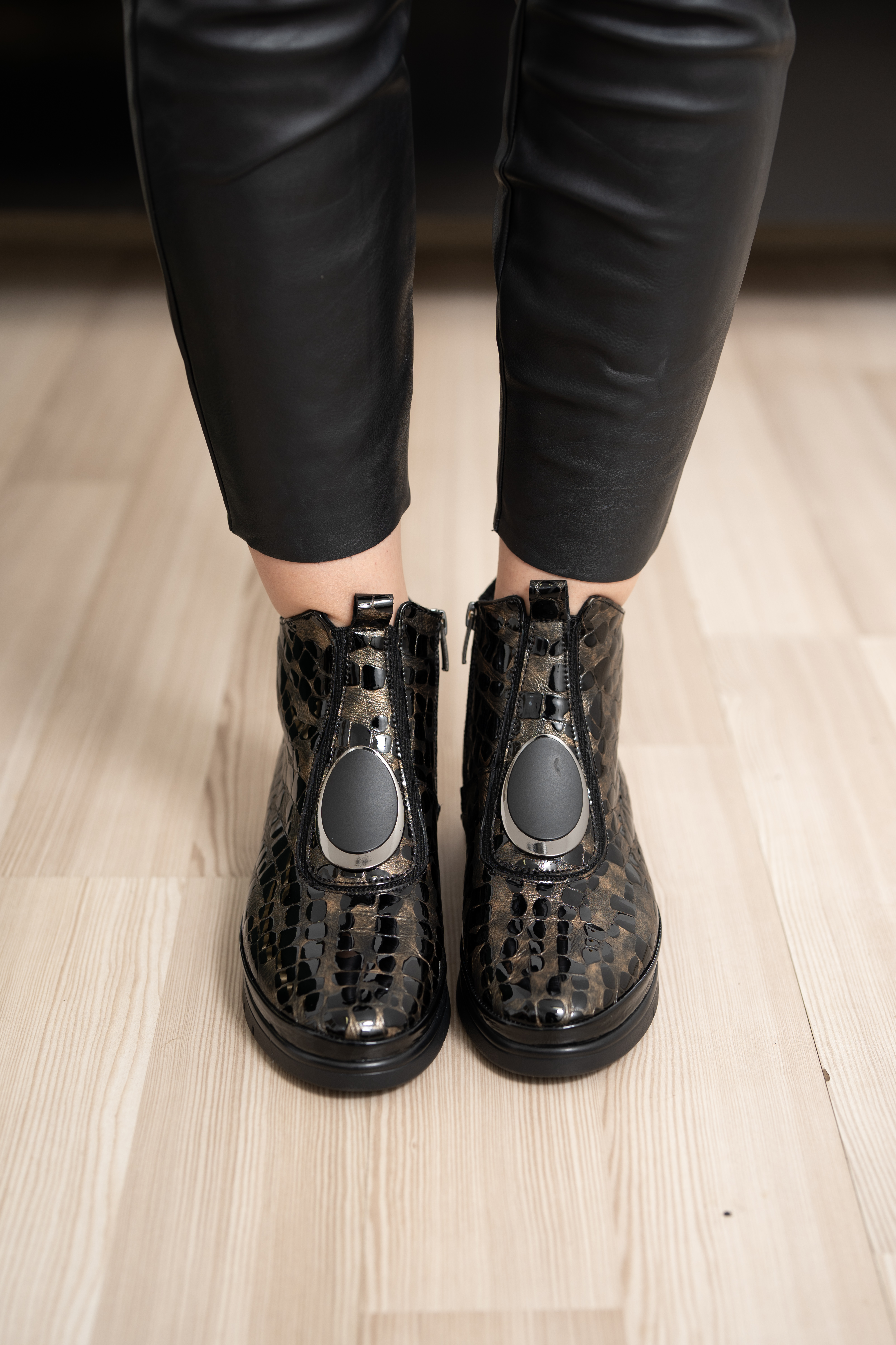 Ghete dama, Glemis, piele naturala - Cod: AS-2508, Culoare: Negru Auriu Lac, Marime: 40 (26.2 cm)