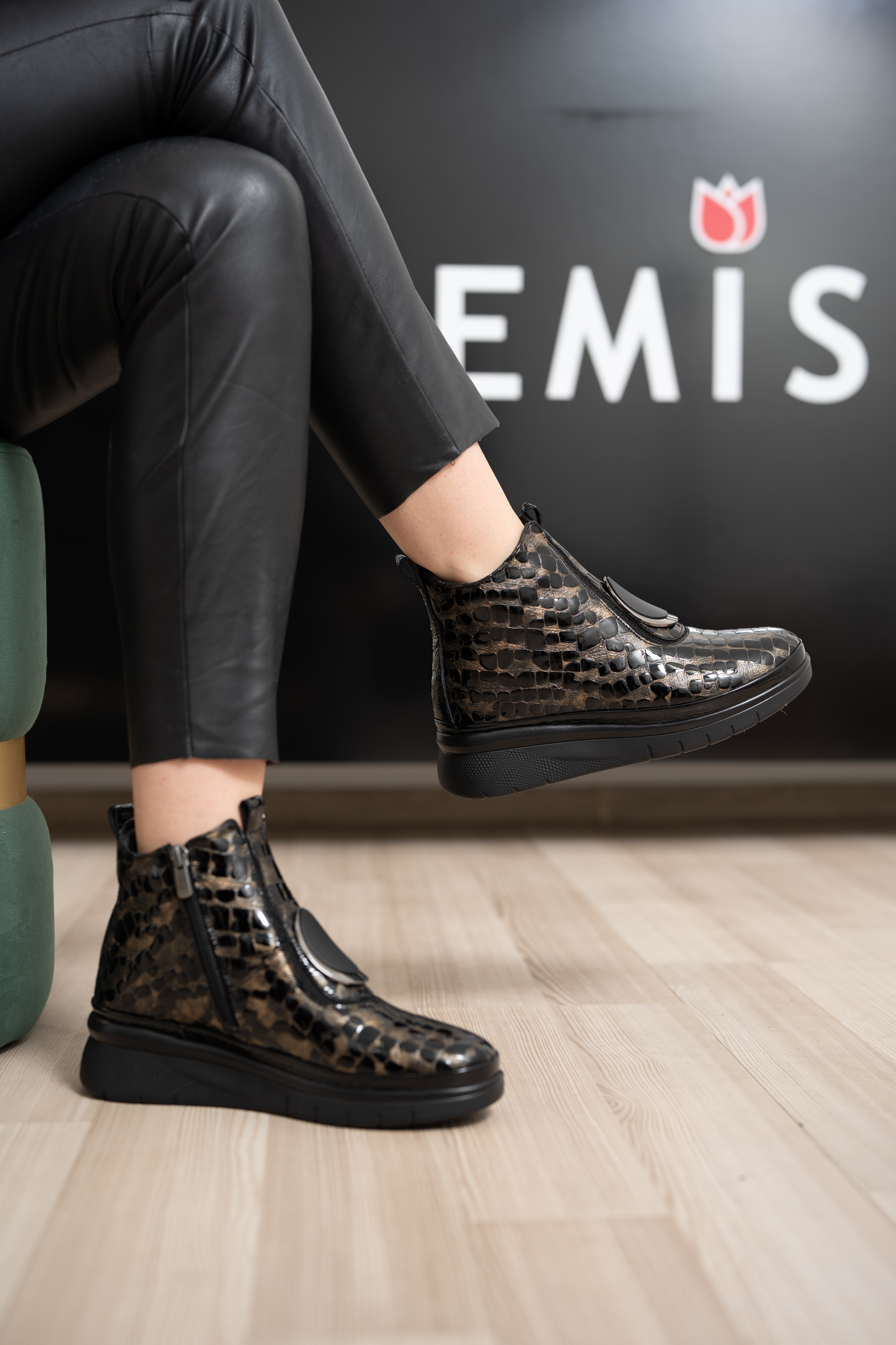 Ghete dama, Glemis, piele naturala - Cod: AS-2508, Culoare: Negru Auriu Lac, Marime: 40 (26.2 cm)