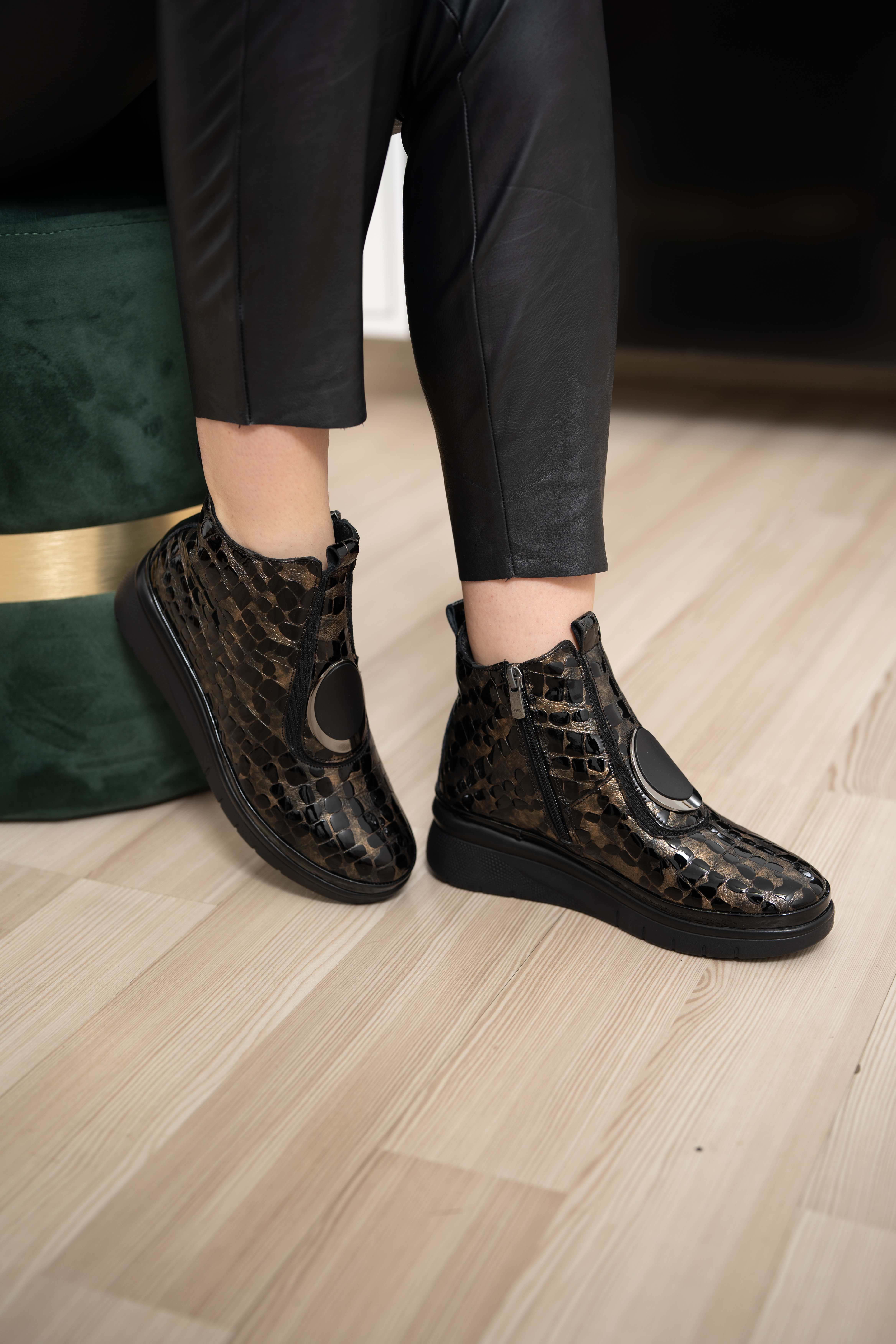 Ghete dama, Glemis, piele naturala - Cod: AS-2508, Culoare: Negru Auriu Lac, Marime: 40 (26.2 cm)