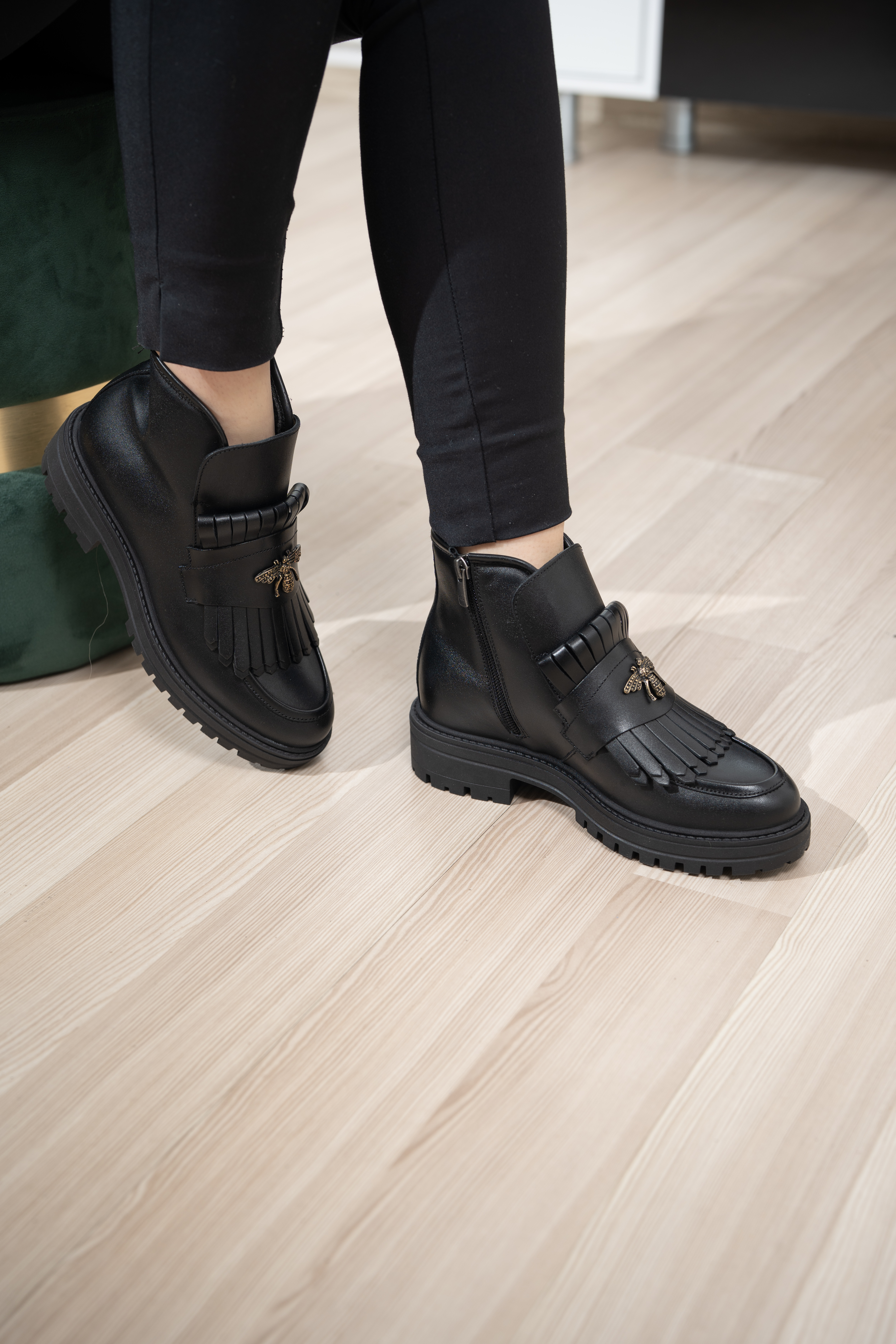 Ghete dama calapod normal, Glemis, piele naturala - Model: Stupina, Culoare: Negru Box, Marime: 38 (25 cm)