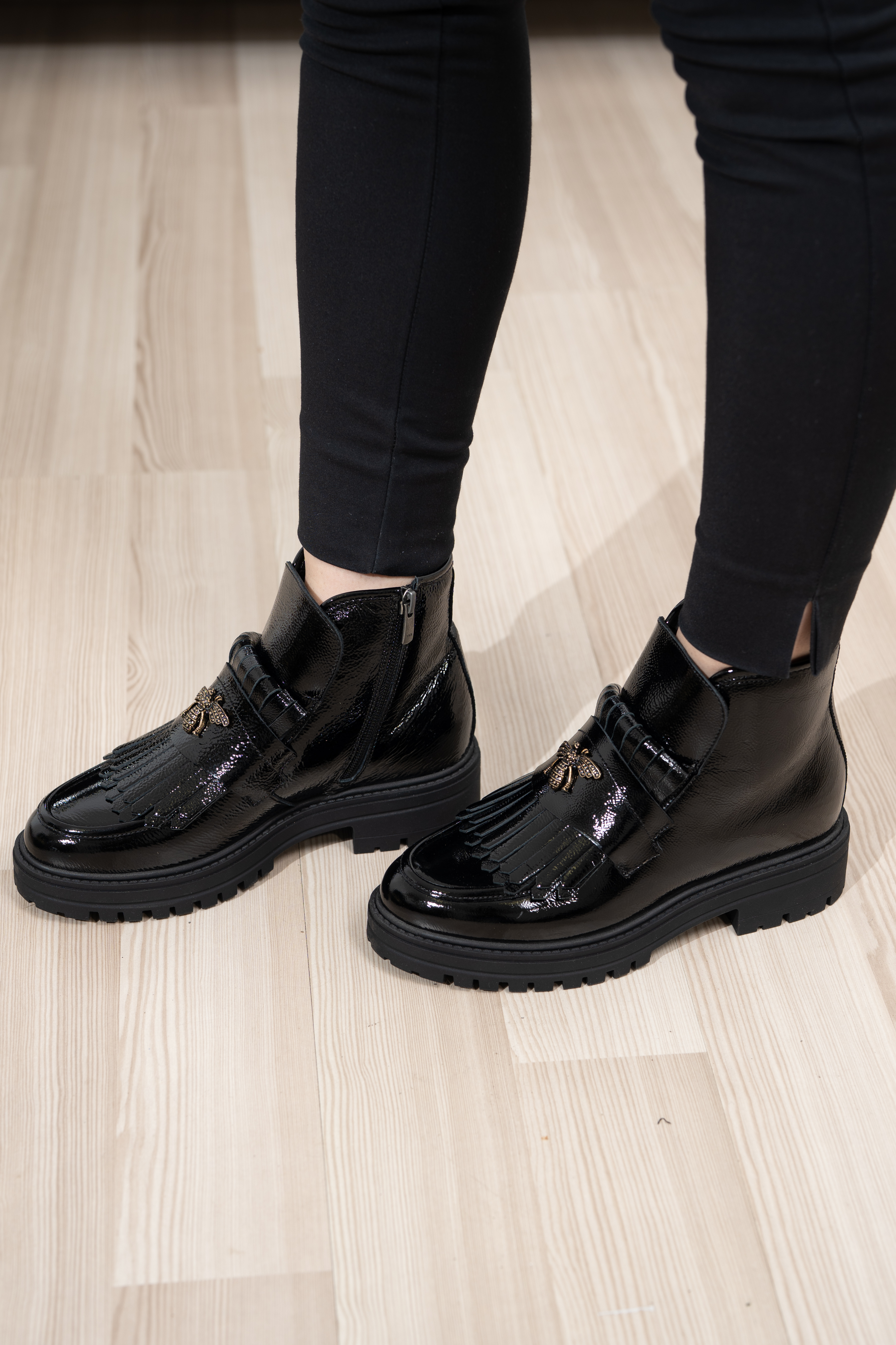 Ghete dama calapod normal, Glemis, piele naturala - Model: Stupina, Culoare: Negru Lac, Marime: 38 (25 cm)