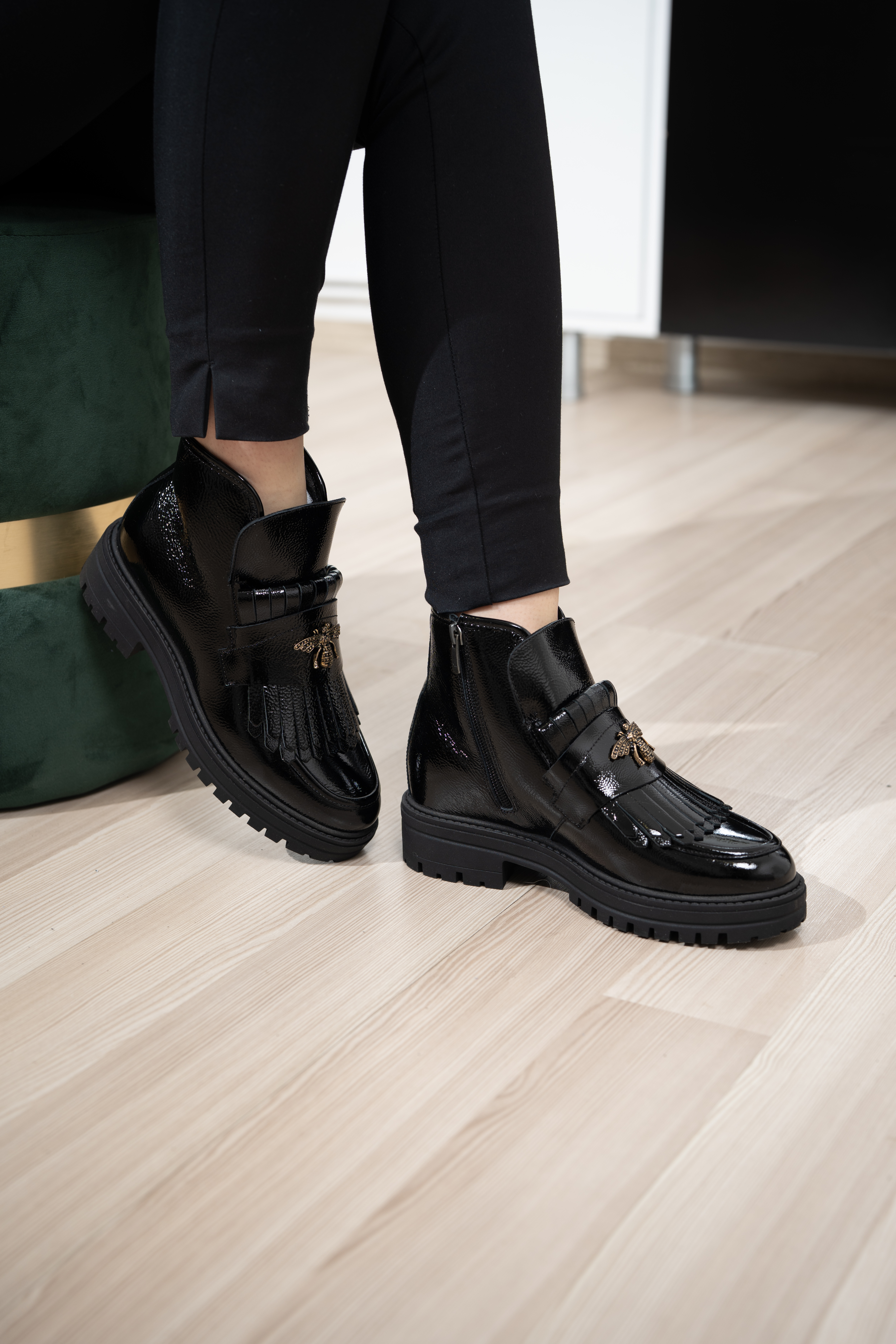 Ghete dama calapod normal, Glemis, piele naturala - Model: Stupina, Culoare: Negru Lac, Marime: 38 (25 cm)