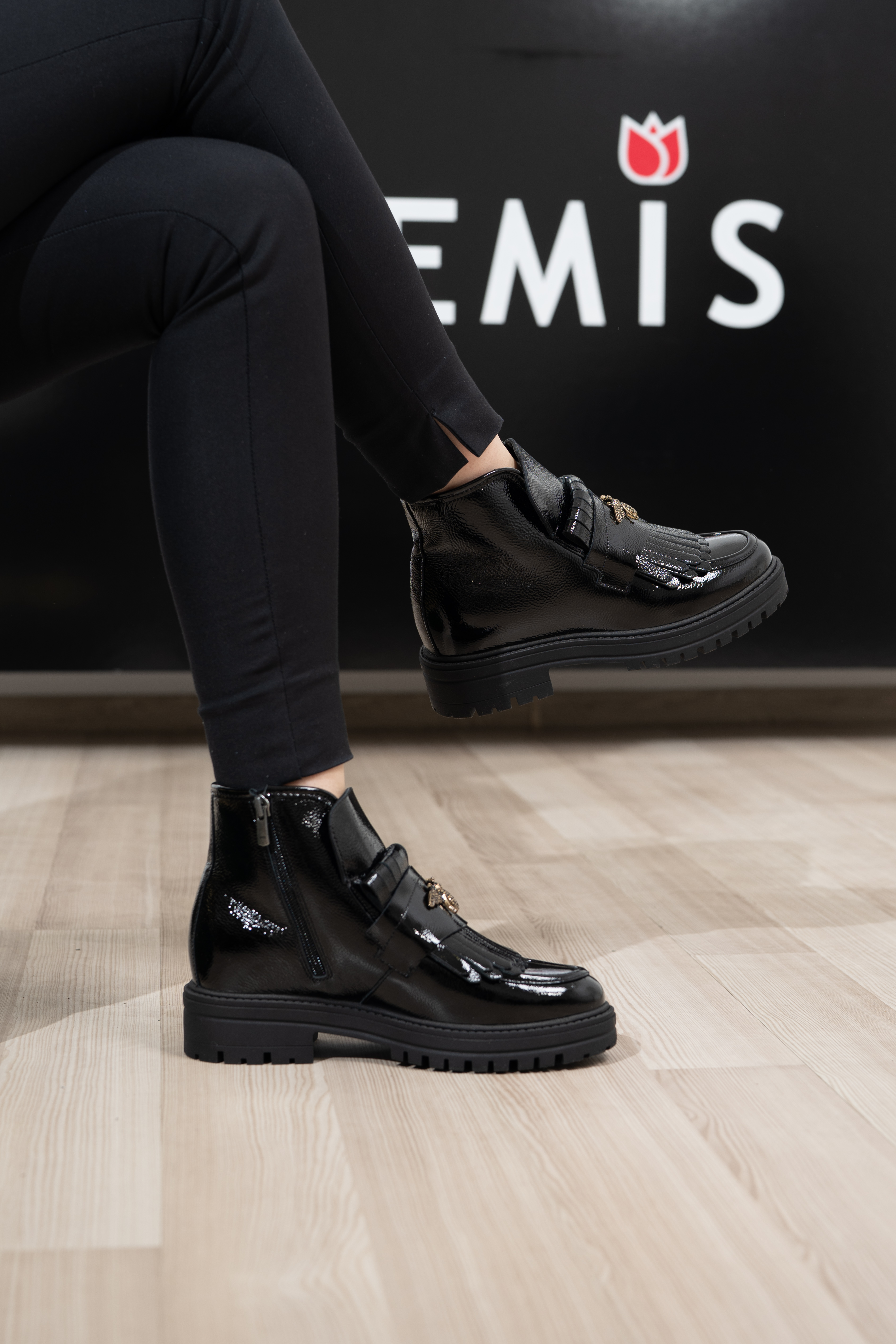 Ghete dama calapod normal, Glemis, piele naturala - Model: Stupina, Culoare: Negru Lac, Marime: 38 (25 cm)