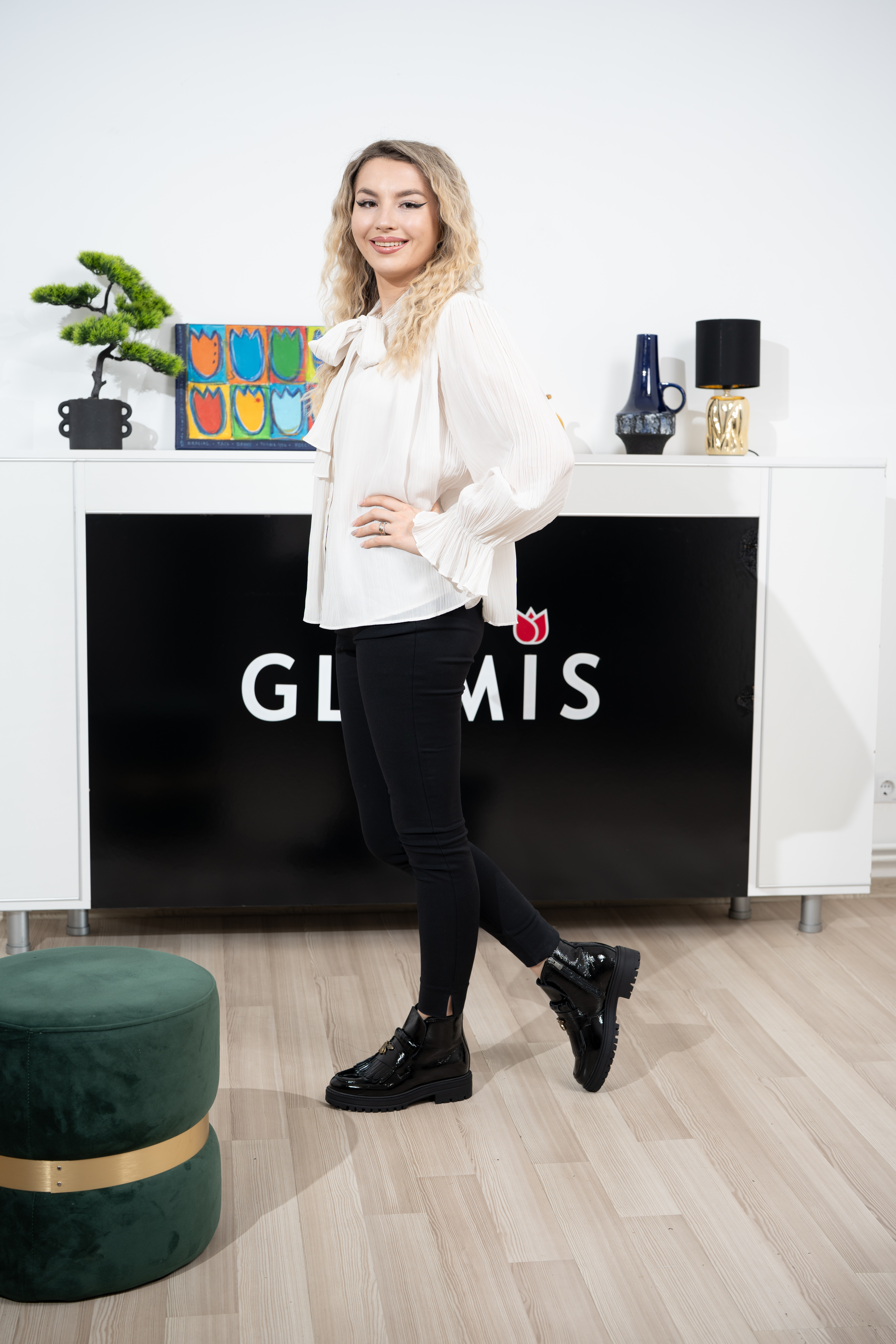 Ghete dama calapod normal, Glemis, piele naturala - Model: Stupina, Culoare: Negru Lac, Marime: 38 (25 cm)