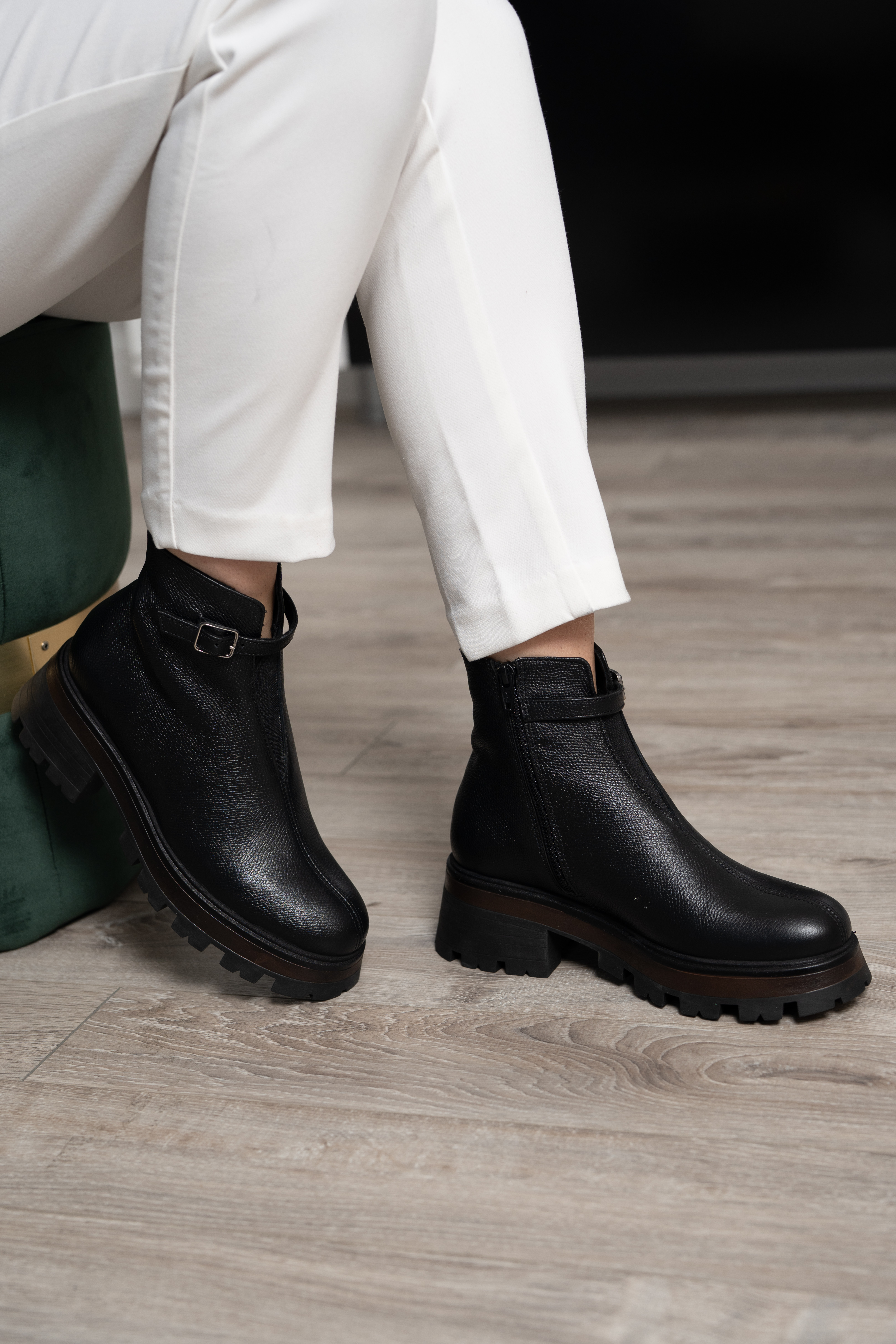 Ghete dama, Glemis, piele naturala - Cod: NE-430, Culoare: Negru Bizon, Marime: 38 (25.3 cm)