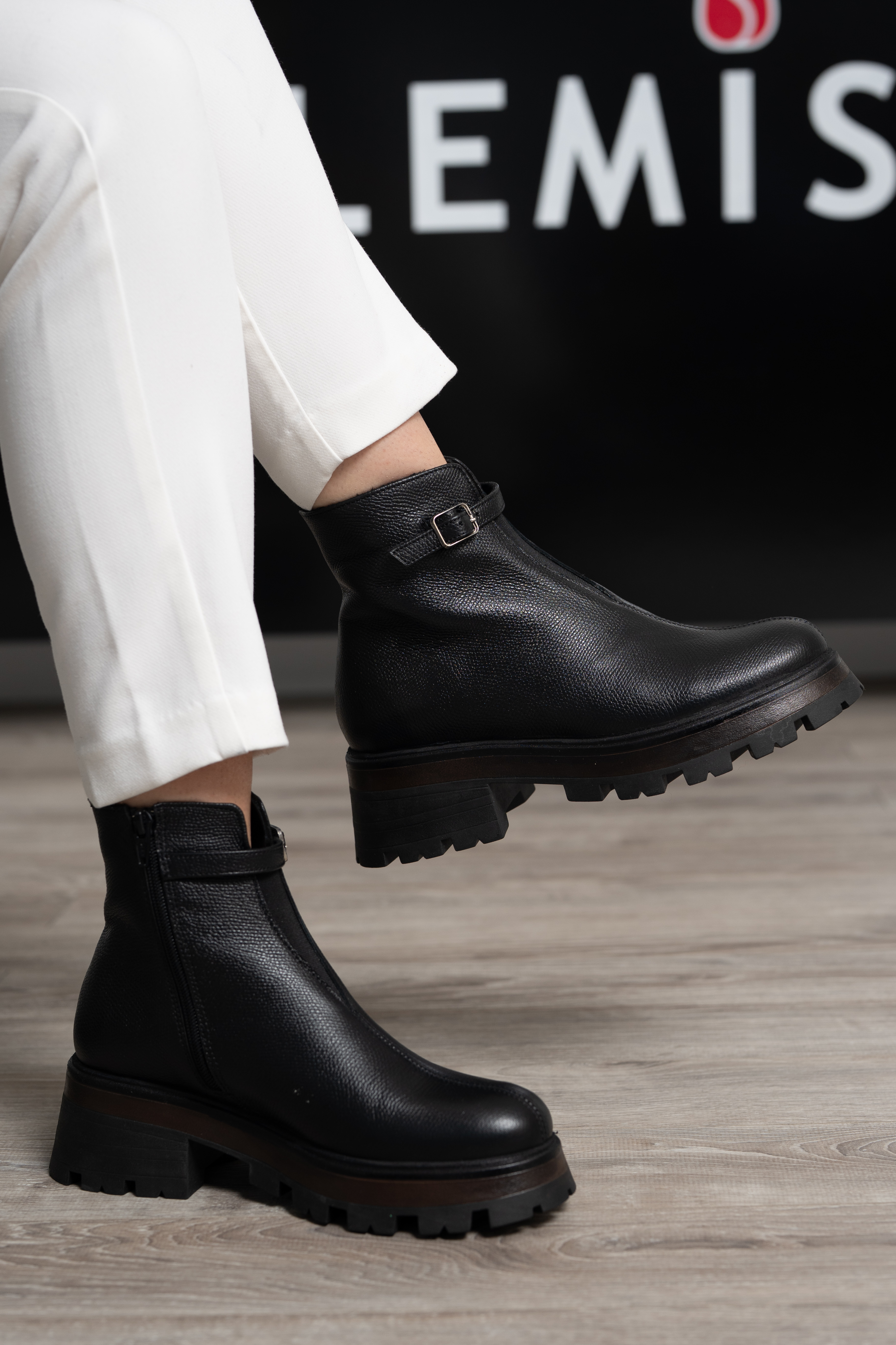 Ghete dama, Glemis, piele naturala - Cod: NE-430, Culoare: Negru Bizon, Marime: 38 (25.3 cm)