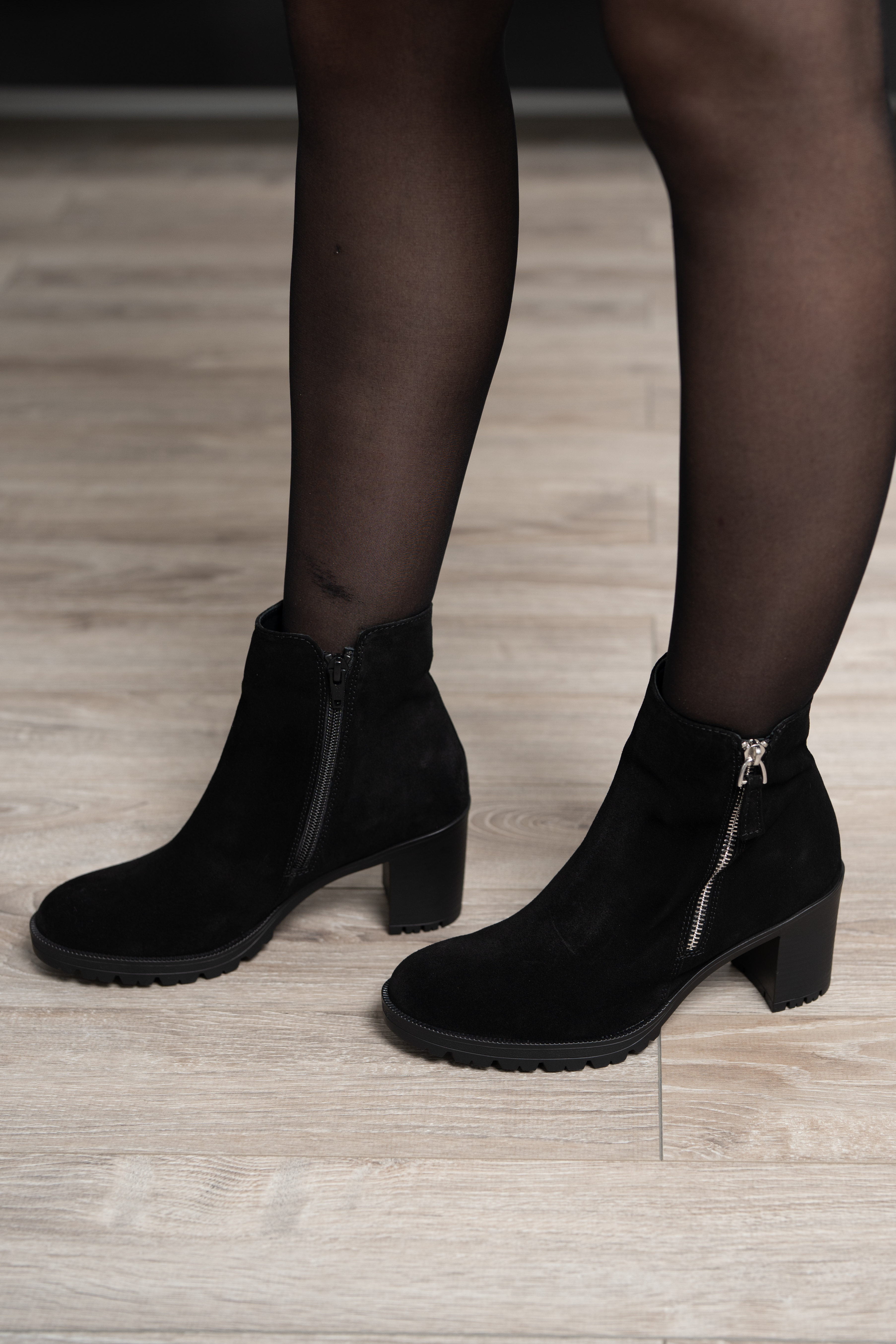Ghete dama clasic, Glemis, piele naturala - Cod: PS-athena-160, Culoare: Negru Velur, Marime: 38 (24.6 cm)