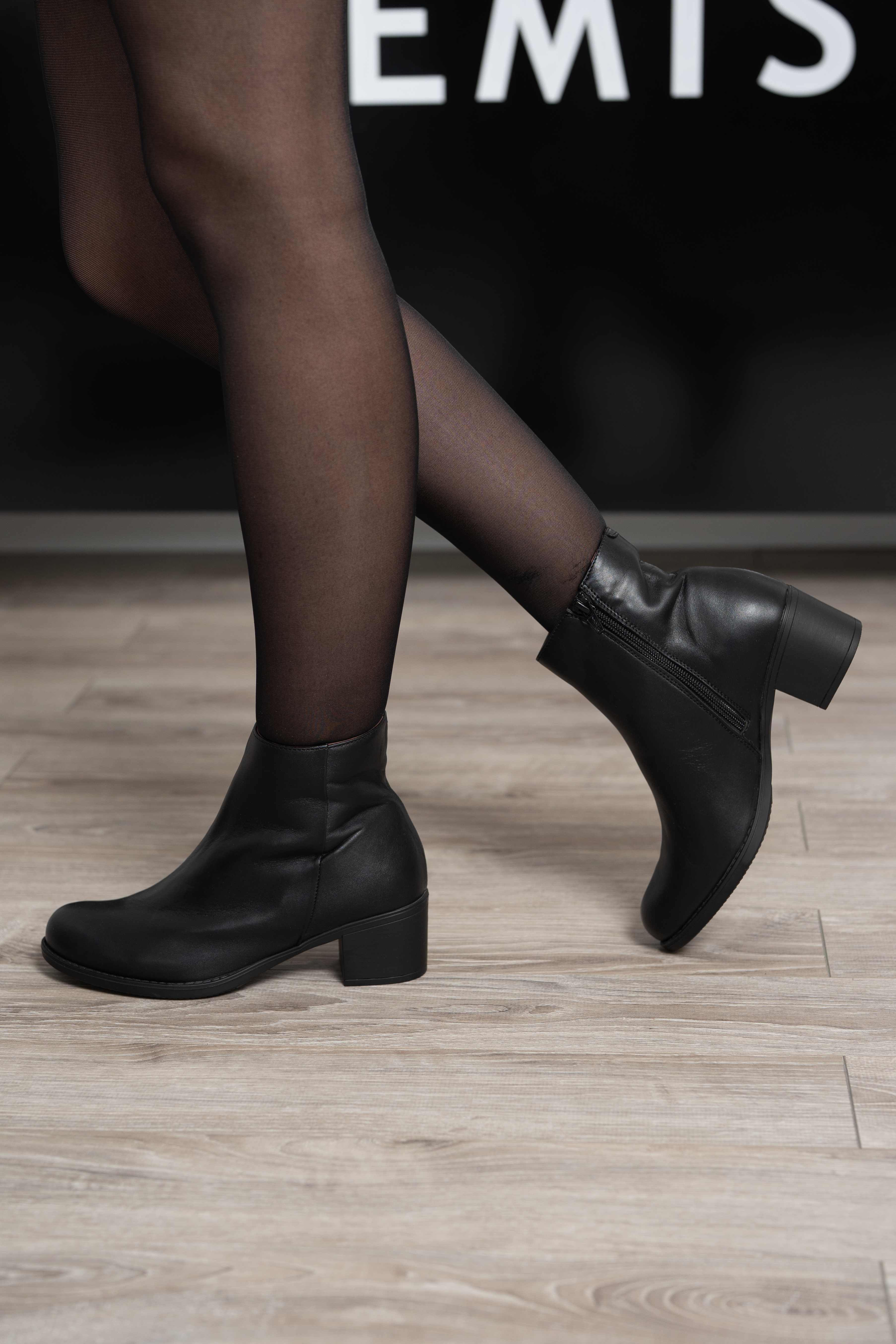 Ghete dama clasic, Glemis, piele naturala - Cod: PS-galaxy-10, Culoare: Negru Box, Marime: 38 (24.6 cm)