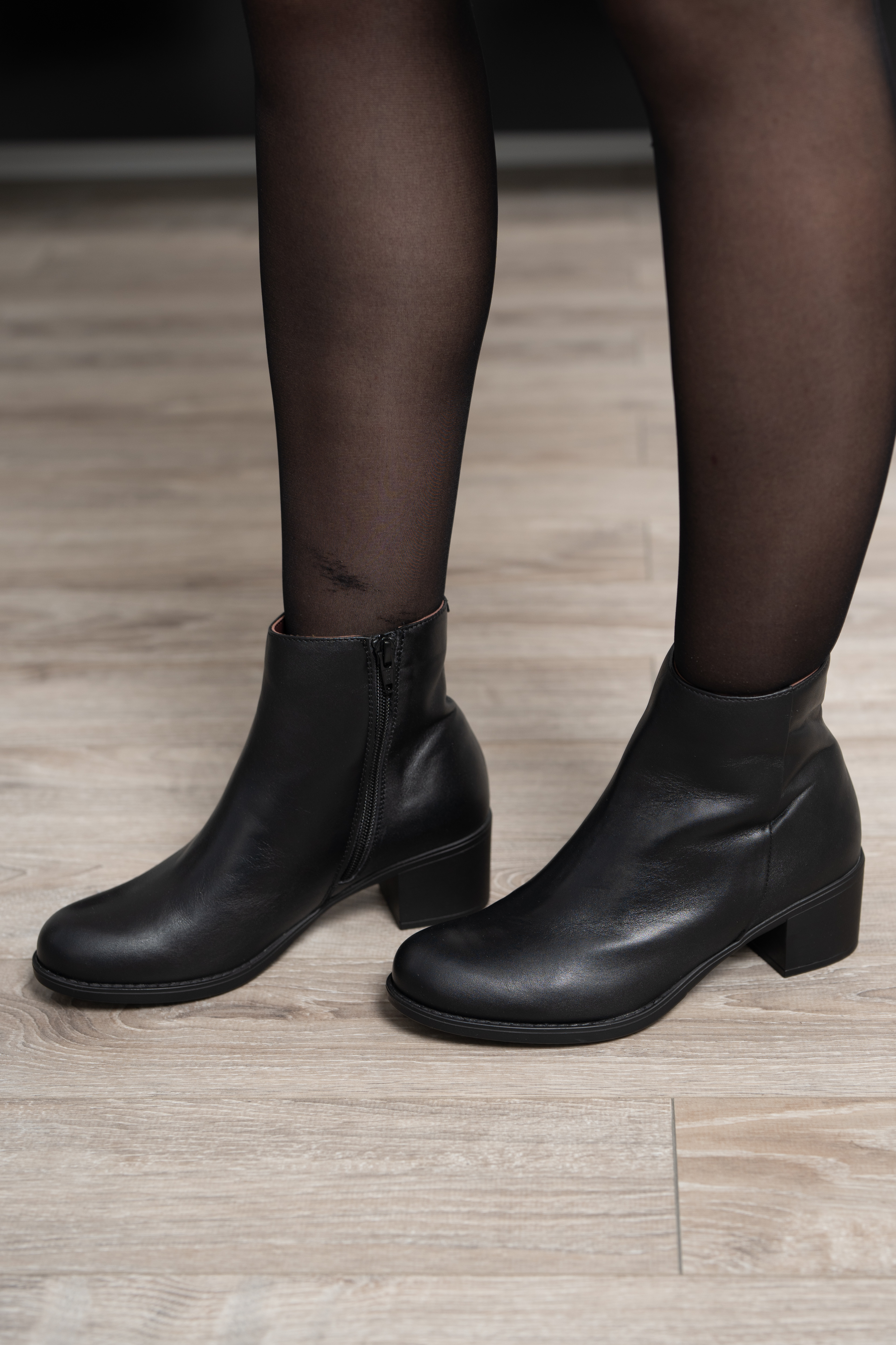 Ghete dama clasic, Glemis, piele naturala - Cod: PS-galaxy-10, Culoare: Negru Box, Marime: 38 (24.6 cm)