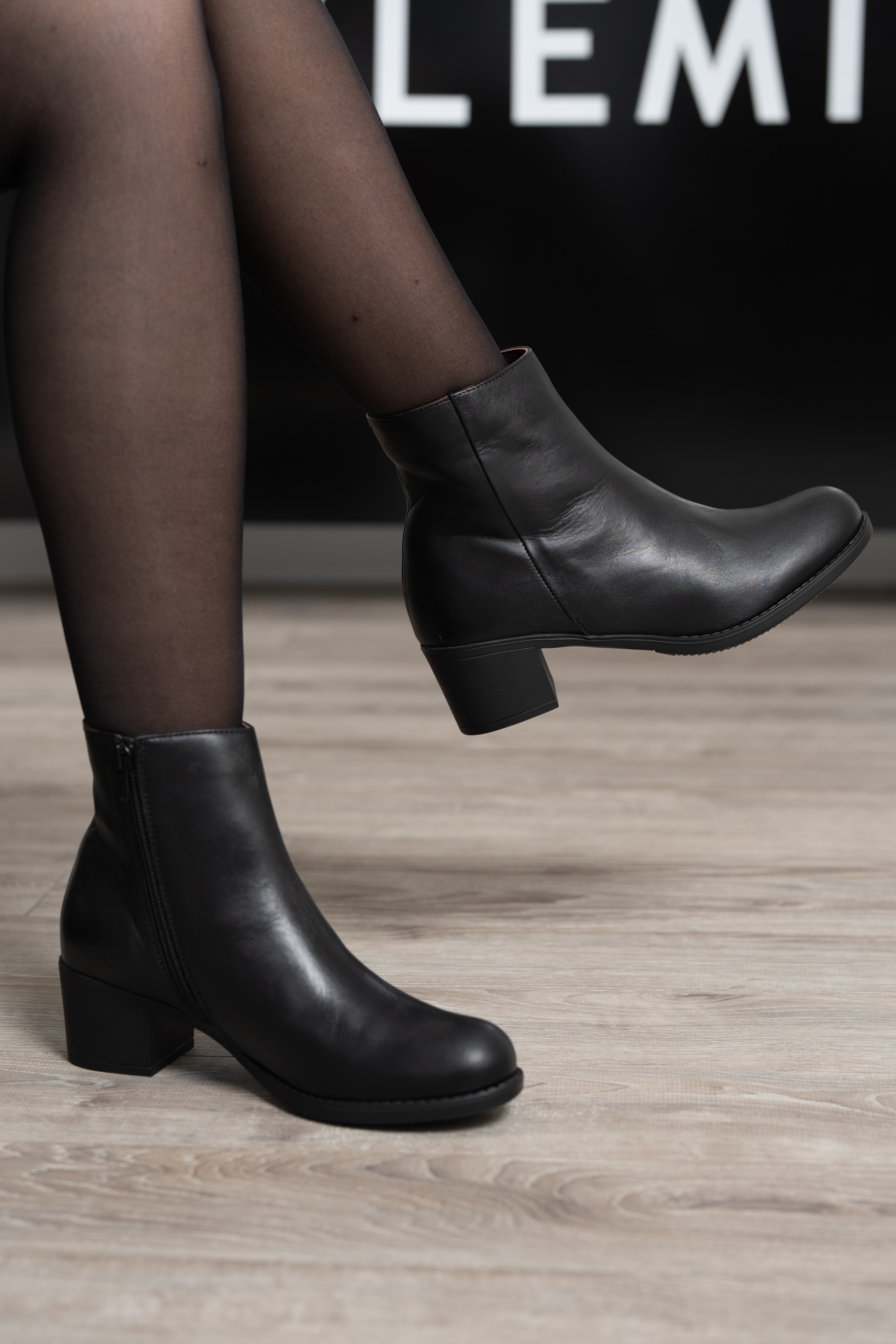 Ghete dama clasic, Glemis, piele naturala - Cod: PS-galaxy-10, Culoare: Negru Box, Marime: 38 (24.6 cm)